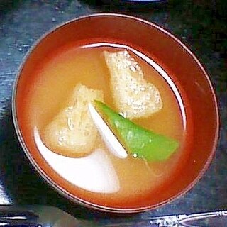 さやえんどうと油揚げの味噌汁